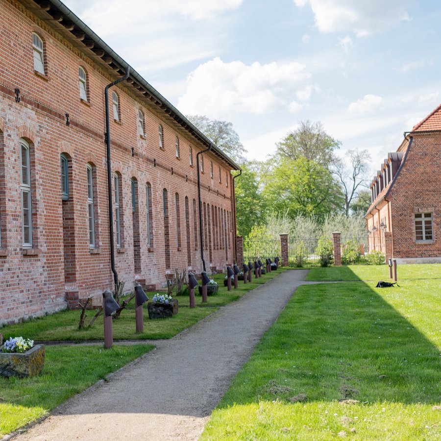 Aussenansicht Gut Ulrichshusen Aussenansicht auf das Gut Ulrichshusen und die darin befindlichen Ferienwohnungen