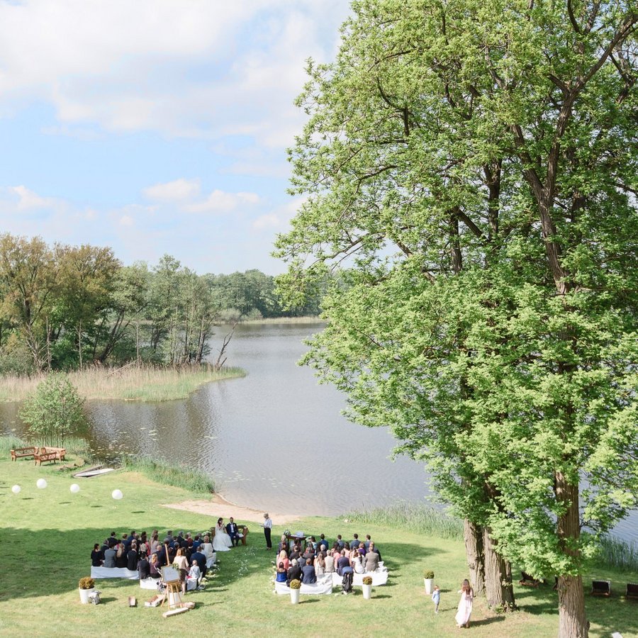 Trauung im Freien am See Trauung im Freien am See